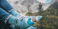 3 powody, dla których warto nosić długie kolorowe skarpetki w zimie